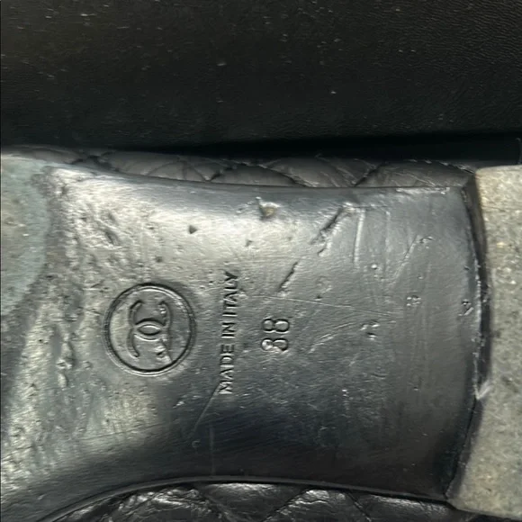 CHANEL Black Flats with Bow Accent - Picture 4 of 7